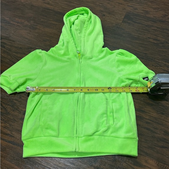 Tiger Friday Women's Neon Green Velour-Like Short Sleeve Hoodie Size Adult Small - Picture 7 of 8